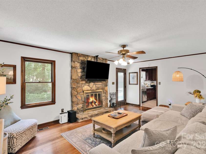 470 17th Avenue Drive, Hickory, NC 28601.  MLS# CAR4281198, YatesRealty ID 27049. Wood-burning fireplace