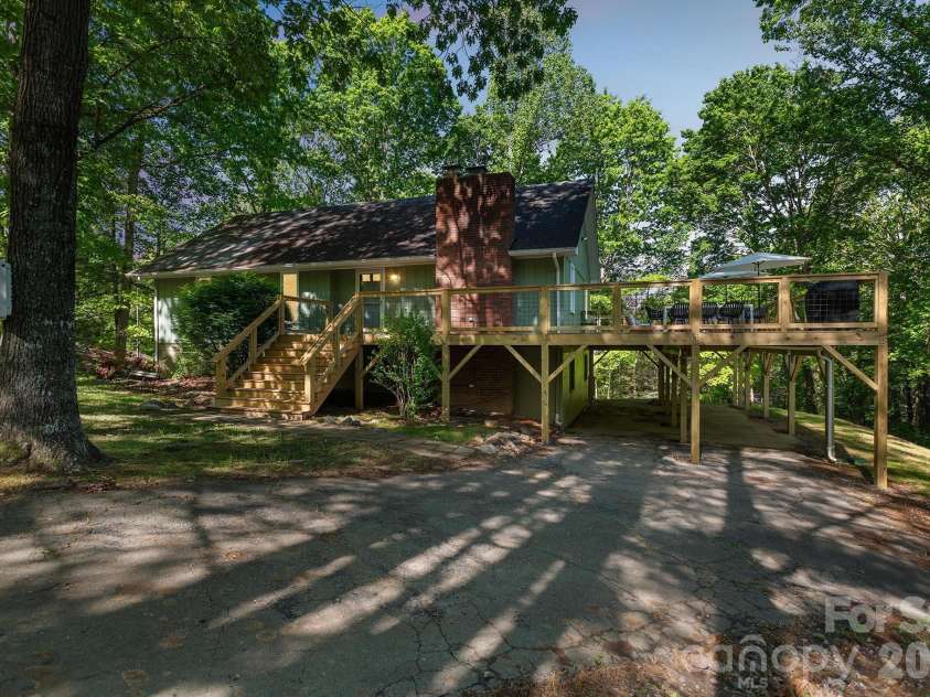 52 Reynolda Drive, Asheville, NC 28803.  MLS# CAR4335332, YatesRealty ID 2705. 