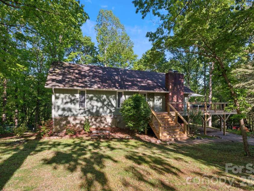 52 Reynolda Drive, Asheville, NC 28803.  MLS# CAR4335332, YatesRealty ID 2705. 