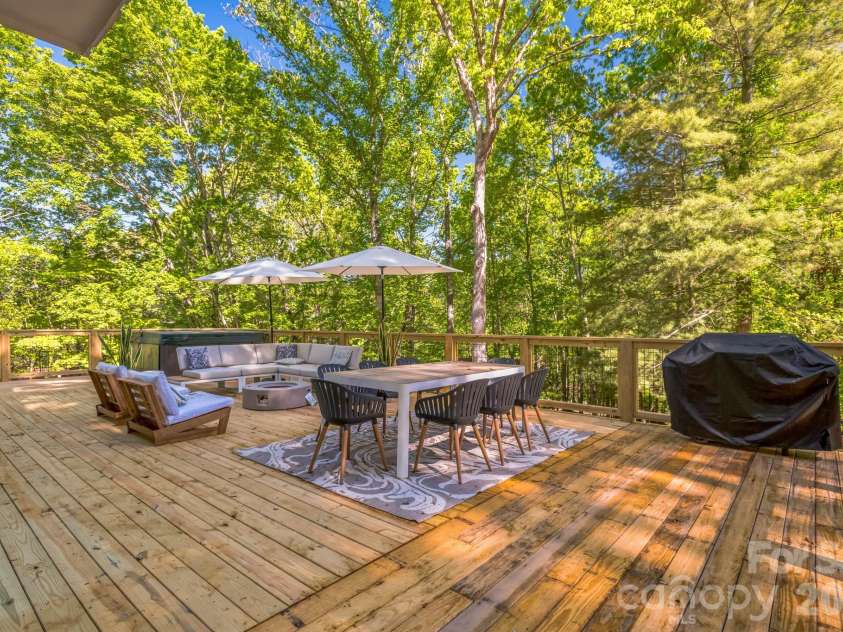 52 Reynolda Drive, Asheville, NC 28803.  MLS# CAR4335332, YatesRealty ID 2705. 