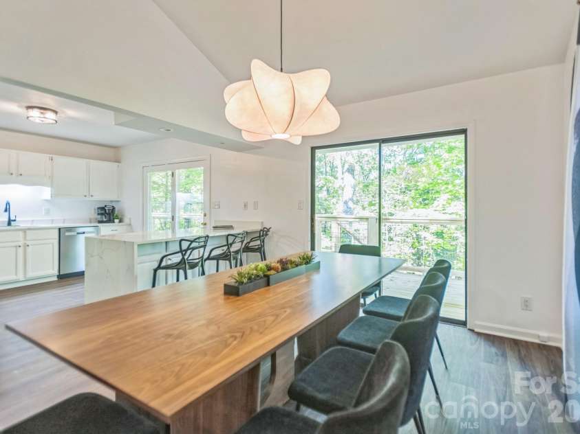 52 Reynolda Drive, Asheville, NC 28803.  MLS# CAR4335332, YatesRealty ID 2705. 