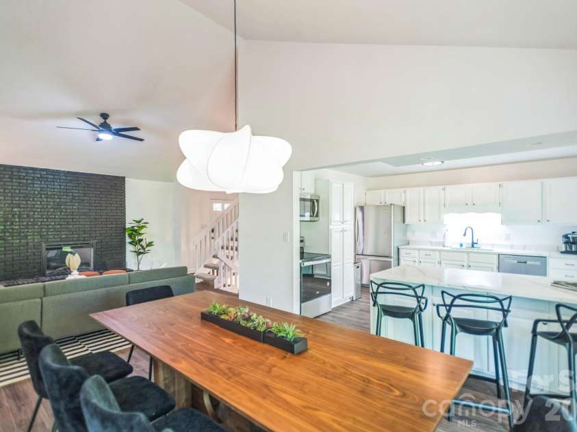 52 Reynolda Drive, Asheville, NC 28803.  MLS# CAR4335332, YatesRealty ID 2705. 