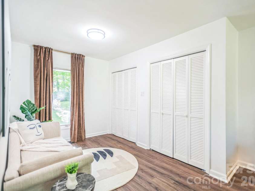 52 Reynolda Drive, Asheville, NC 28803.  MLS# CAR4335332, YatesRealty ID 2705. 