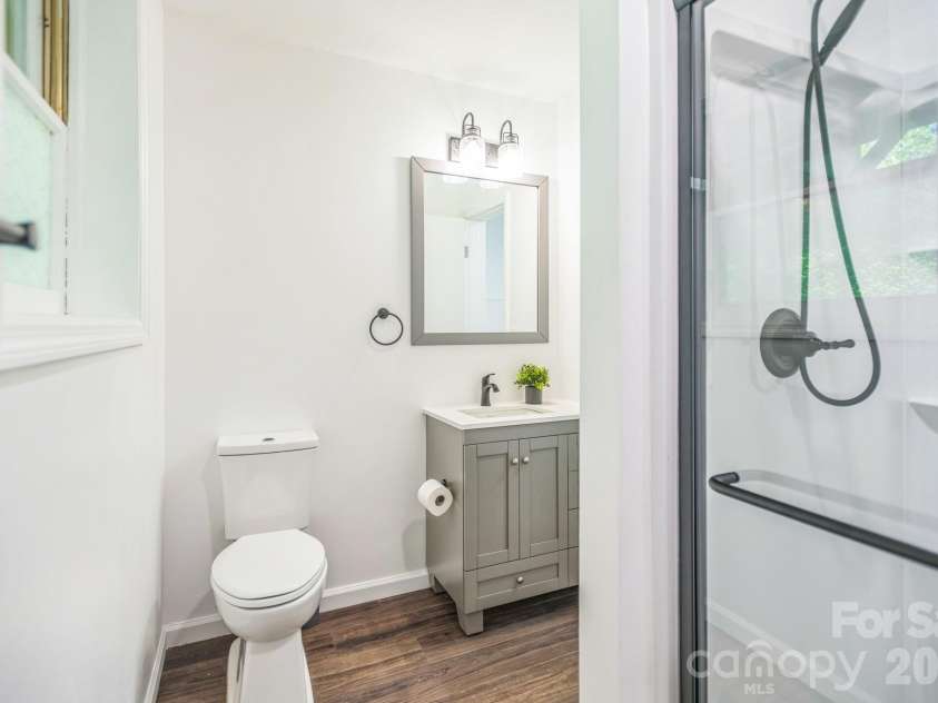 52 Reynolda Drive, Asheville, NC 28803.  MLS# CAR4335332, YatesRealty ID 2705. 