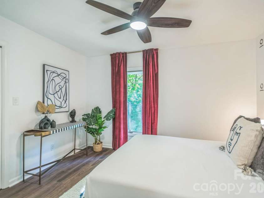 52 Reynolda Drive, Asheville, NC 28803.  MLS# CAR4335332, YatesRealty ID 2705. 