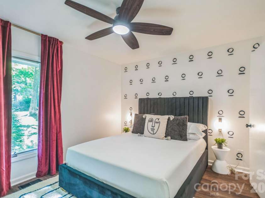 52 Reynolda Drive, Asheville, NC 28803.  MLS# CAR4335332, YatesRealty ID 2705. 