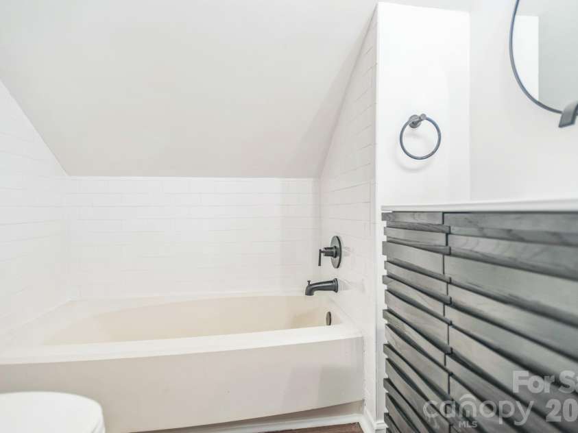 52 Reynolda Drive, Asheville, NC 28803.  MLS# CAR4335332, YatesRealty ID 2705. 