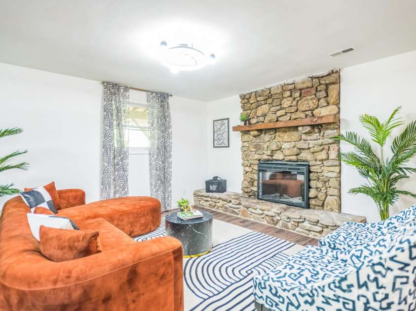 52 Reynolda Drive, Asheville, NC 28803.  MLS# CAR4335332, YatesRealty ID 2705. 