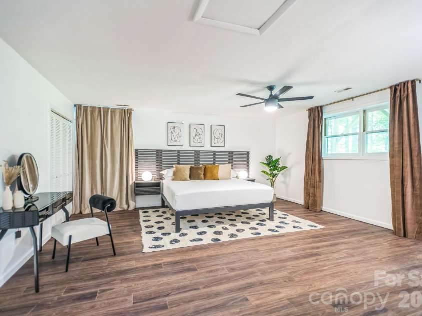 52 Reynolda Drive, Asheville, NC 28803.  MLS# CAR4335332, YatesRealty ID 2705. 