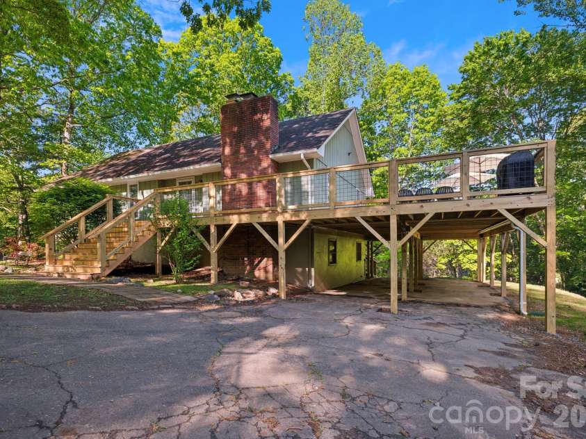52 Reynolda Drive, Asheville, NC 28803.  MLS# CAR4335332, YatesRealty ID 2705. 