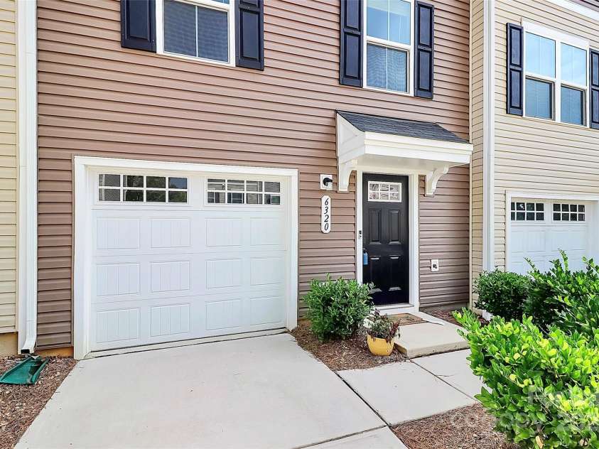 6320 Cutwater Circle, Charlotte, NC 28269.  MLS# CAR4282599, YatesRealty ID 27050. Drivewy and Garage