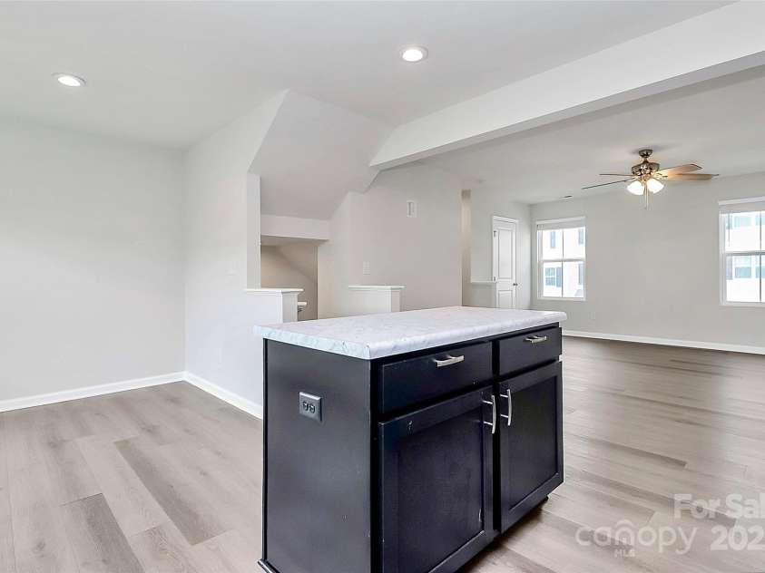 6320 Cutwater Circle, Charlotte, NC 28269.  MLS# CAR4282599, YatesRealty ID 27050. Kitchen