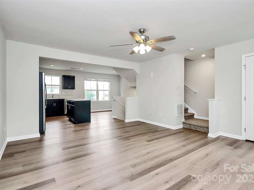 6320 Cutwater Circle, Charlotte, NC 28269.  MLS# CAR4282599, YatesRealty ID 27050. Living Room