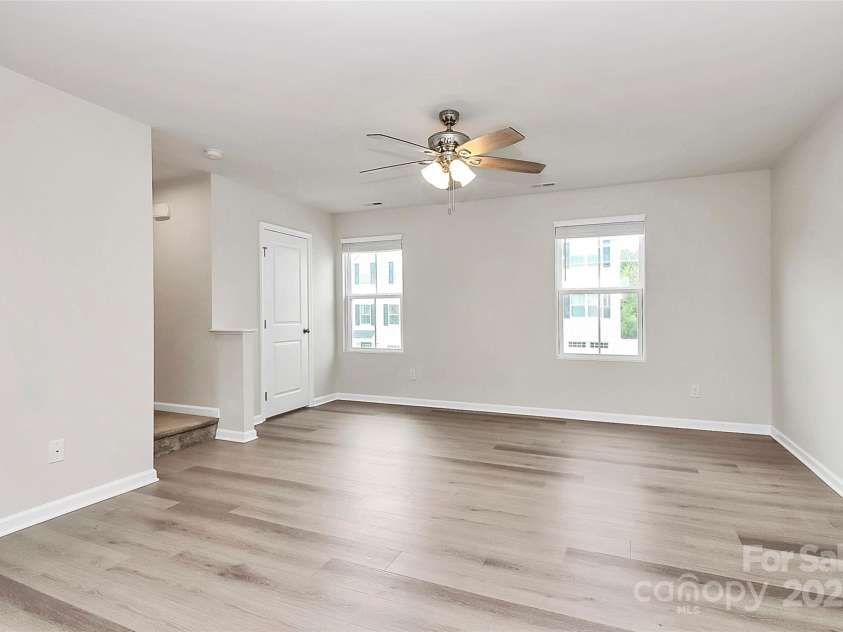 6320 Cutwater Circle, Charlotte, NC 28269.  MLS# CAR4282599, YatesRealty ID 27050. Living Room