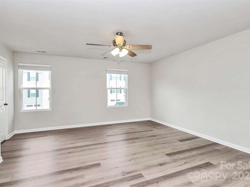 6320 Cutwater Circle, Charlotte, NC 28269.  MLS# CAR4282599, YatesRealty ID 27050. Living Room
