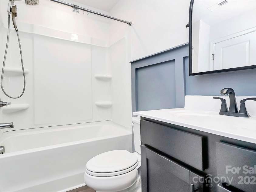 6320 Cutwater Circle, Charlotte, NC 28269.  MLS# CAR4282599, YatesRealty ID 27050. Primary Bathroom