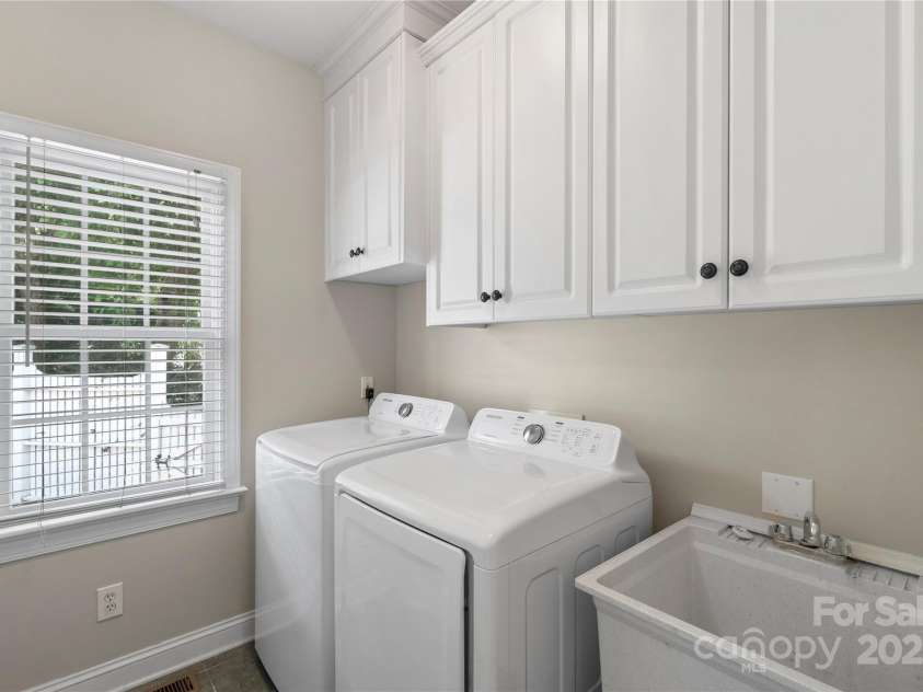 5712 Burck Drive, Concord, NC 28027.  MLS# CAR4277945, YatesRealty ID 27051. Laundry
