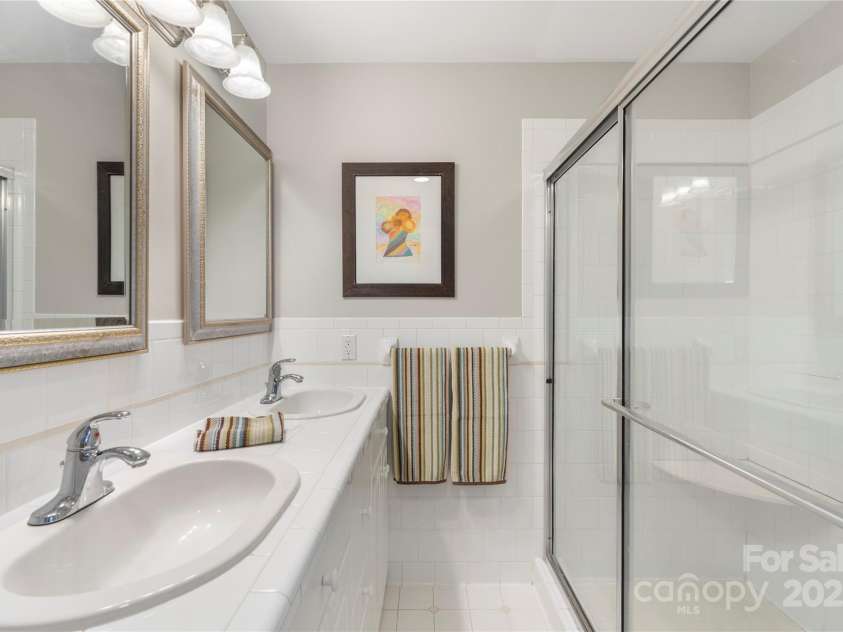 5712 Burck Drive, Concord, NC 28027.  MLS# CAR4277945, YatesRealty ID 27051. Upstairs Bath 2