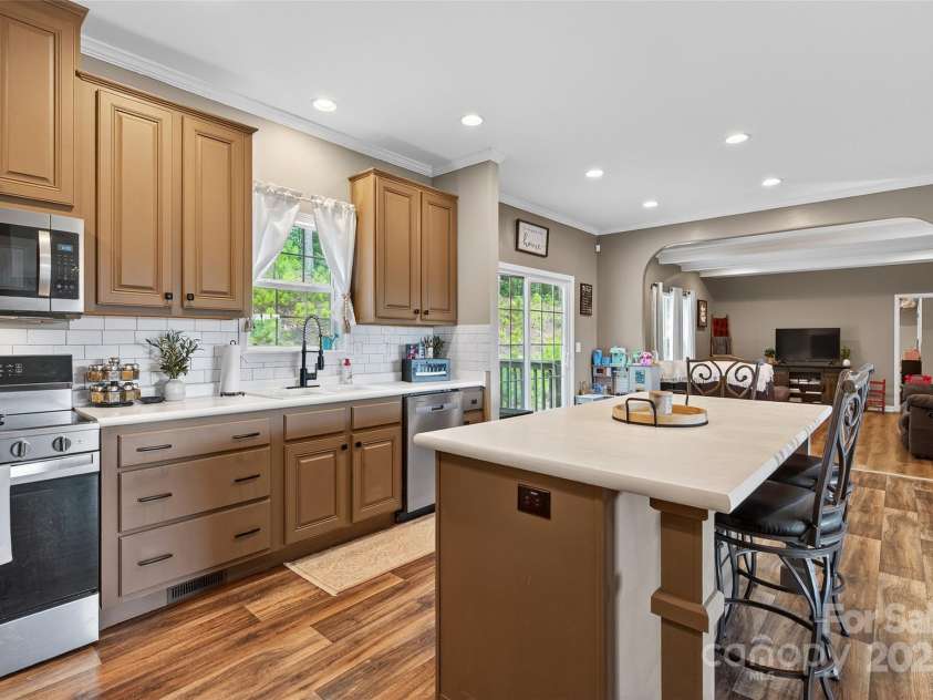 194 Love Drive, Marion, NC 28752.  MLS# CAR4280471, YatesRealty ID 27053. 