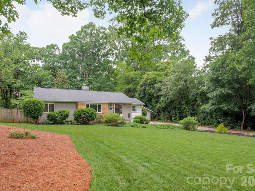 3227 Driftwood Drive, Charlotte, NC 28205.  MLS# CAR4386136, YatesRealty ID 27053. 