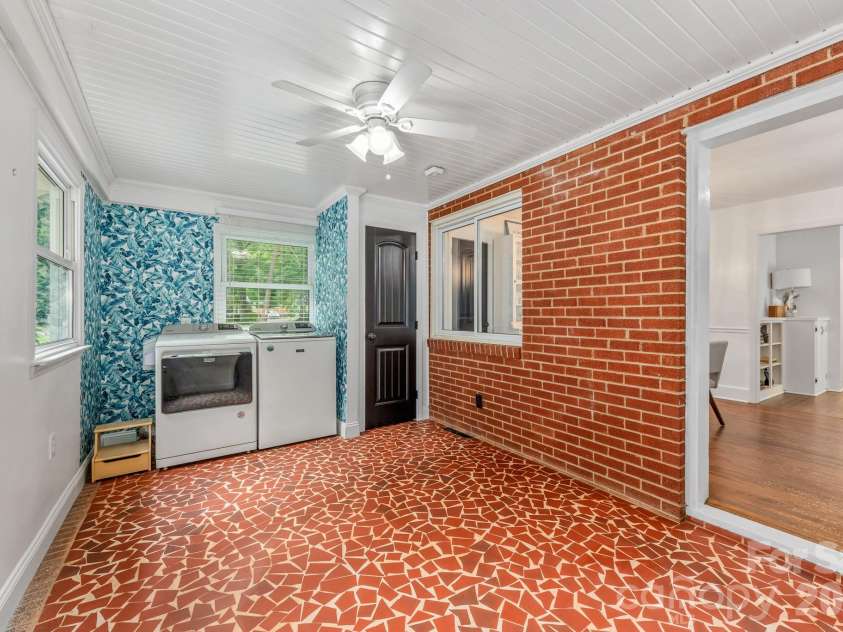 3227 Driftwood Drive, Charlotte, NC 28205.  MLS# CAR4386136, YatesRealty ID 27053. 