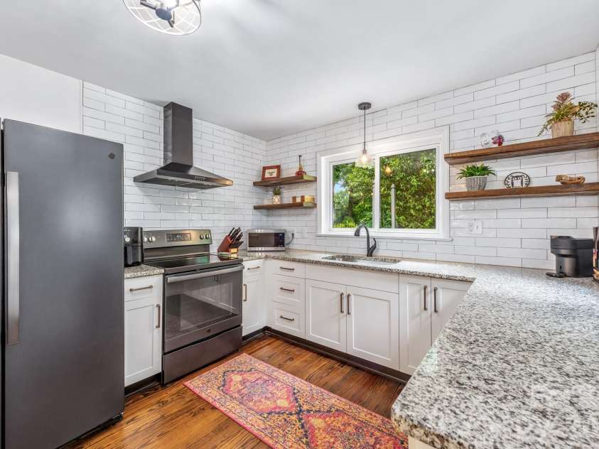 3227 Driftwood Drive, Charlotte, NC 28205.  MLS# CAR4386136, YatesRealty ID 27053. 