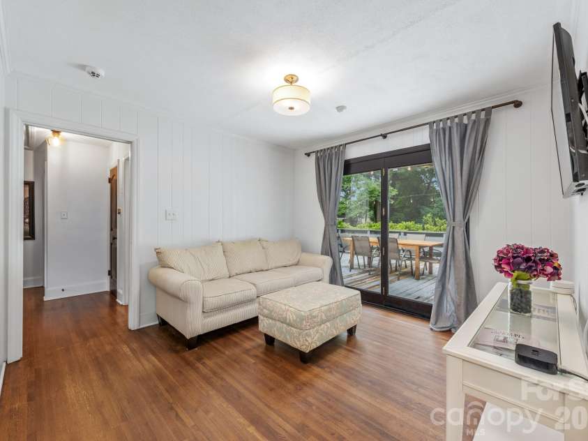 3227 Driftwood Drive, Charlotte, NC 28205.  MLS# CAR4386136, YatesRealty ID 27053. 