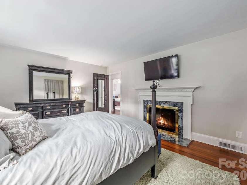 3227 Driftwood Drive, Charlotte, NC 28205.  MLS# CAR4386136, YatesRealty ID 27053. 
