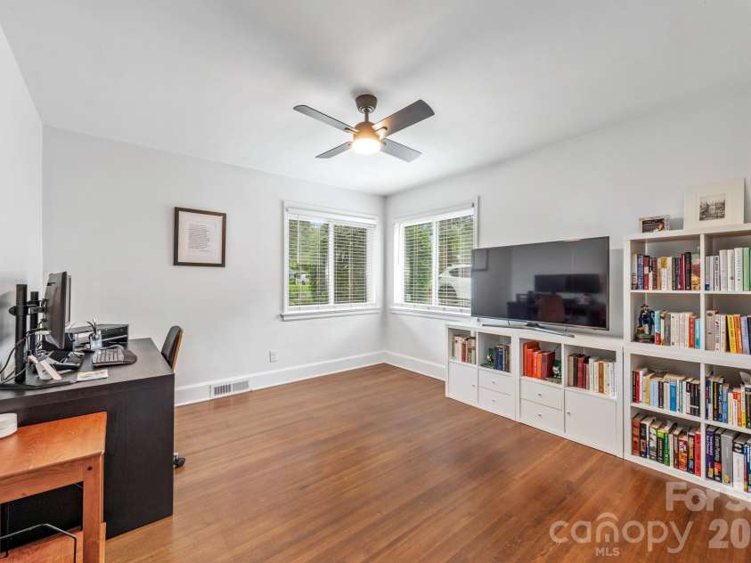3227 Driftwood Drive, Charlotte, NC 28205.  MLS# CAR4386136, YatesRealty ID 27053. 