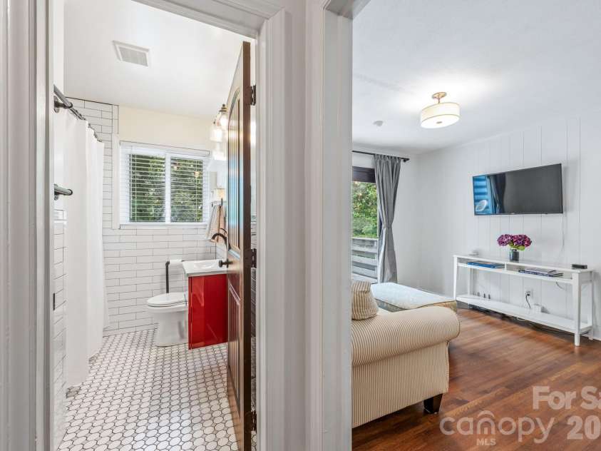3227 Driftwood Drive, Charlotte, NC 28205.  MLS# CAR4386136, YatesRealty ID 27053. 