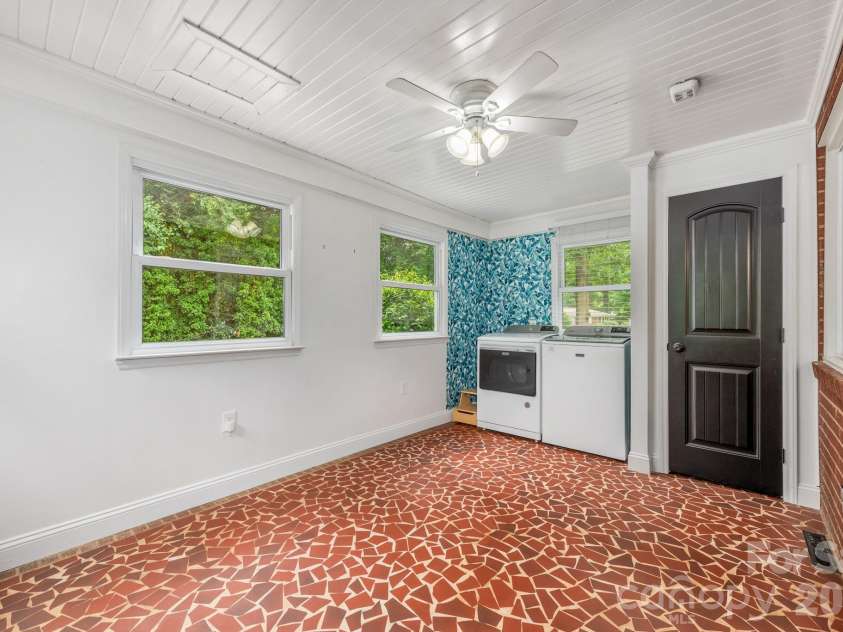 3227 Driftwood Drive, Charlotte, NC 28205.  MLS# CAR4386136, YatesRealty ID 27053. 