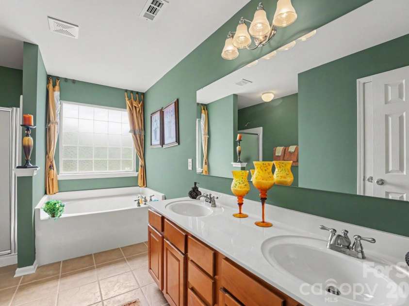 116 Wedge View Way, Statesville, NC 28677.  MLS# CAR4386688, YatesRealty ID 27054. Primary Bath