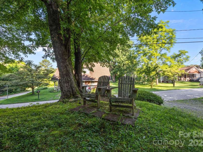 206 Carolina Avenue, Hendersonville, NC 28739.  MLS# CAR4279554, YatesRealty ID 27054. 