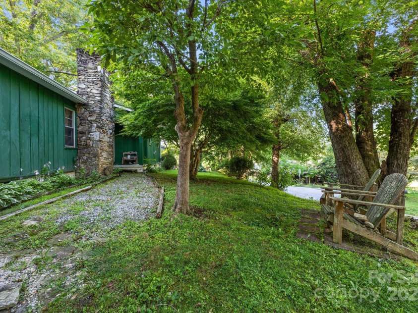 206 Carolina Avenue, Hendersonville, NC 28739.  MLS# CAR4279554, YatesRealty ID 27054. 