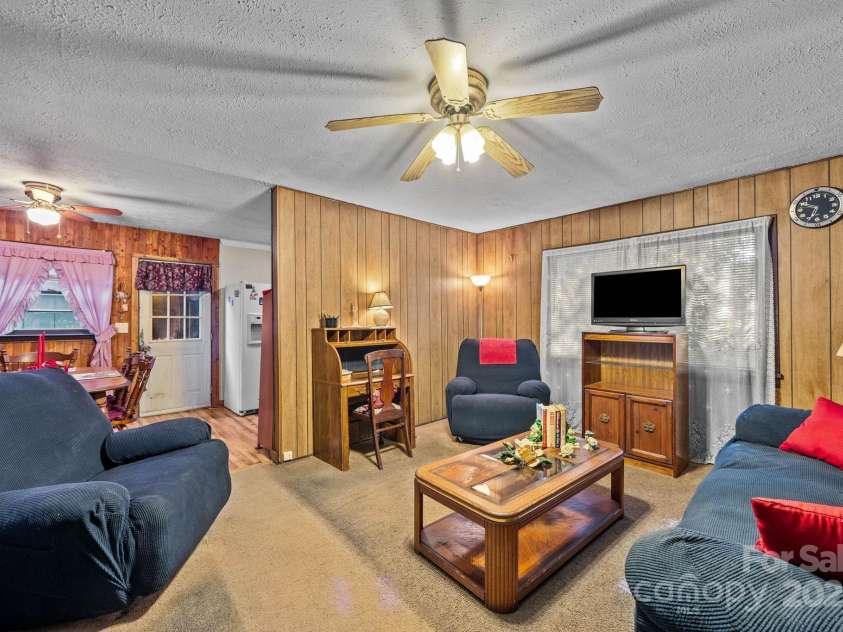 206 Carolina Avenue, Hendersonville, NC 28739.  MLS# CAR4279554, YatesRealty ID 27054. 