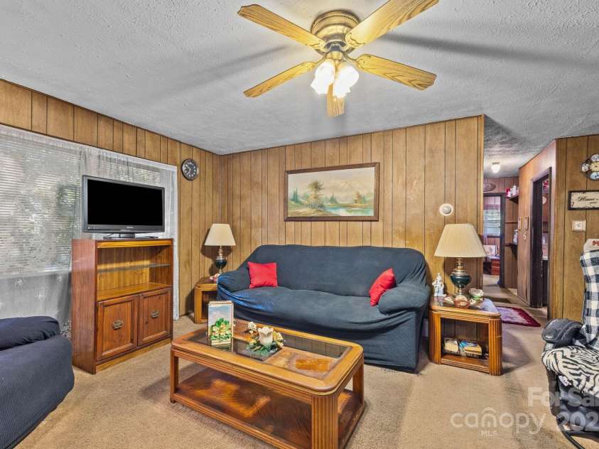 206 Carolina Avenue, Hendersonville, NC 28739.  MLS# CAR4279554, YatesRealty ID 27054. 