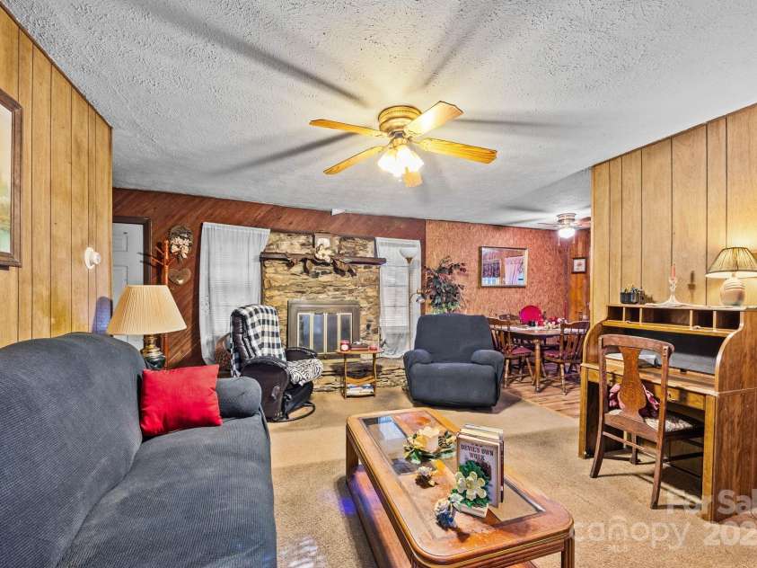 206 Carolina Avenue, Hendersonville, NC 28739.  MLS# CAR4279554, YatesRealty ID 27054. 