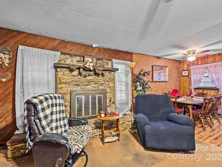 206 Carolina Avenue, Hendersonville, NC 28739.  MLS# CAR4279554, YatesRealty ID 27054. 