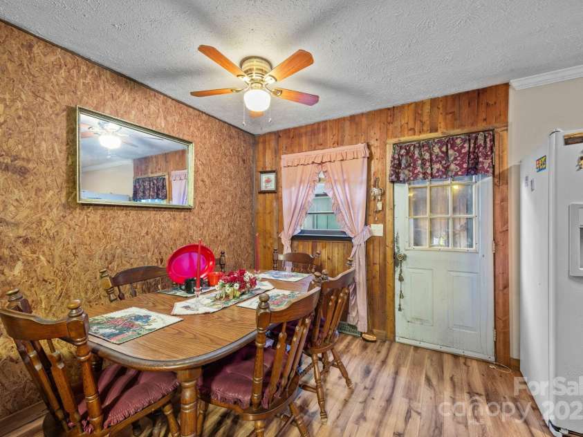 206 Carolina Avenue, Hendersonville, NC 28739.  MLS# CAR4279554, YatesRealty ID 27054. 