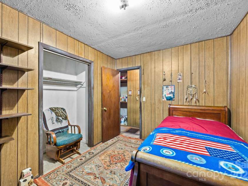 206 Carolina Avenue, Hendersonville, NC 28739.  MLS# CAR4279554, YatesRealty ID 27054. 