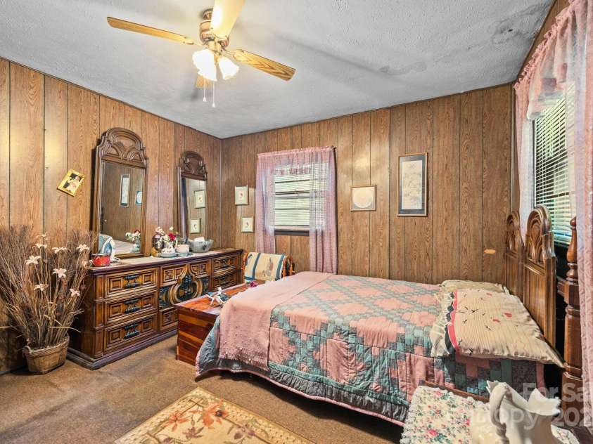 206 Carolina Avenue, Hendersonville, NC 28739.  MLS# CAR4279554, YatesRealty ID 27054. 