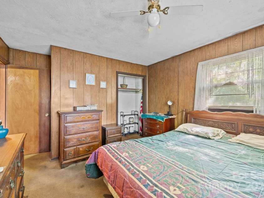 206 Carolina Avenue, Hendersonville, NC 28739.  MLS# CAR4279554, YatesRealty ID 27054. 