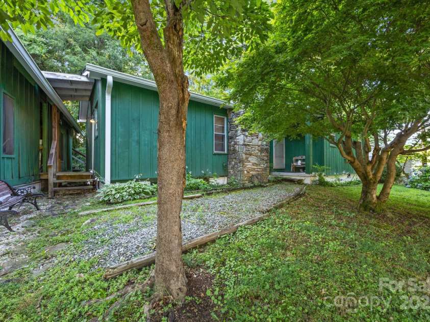 206 Carolina Avenue, Hendersonville, NC 28739.  MLS# CAR4279554, YatesRealty ID 27054. 