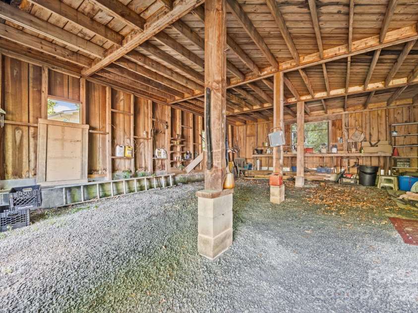 206 Carolina Avenue, Hendersonville, NC 28739.  MLS# CAR4279554, YatesRealty ID 27054. 