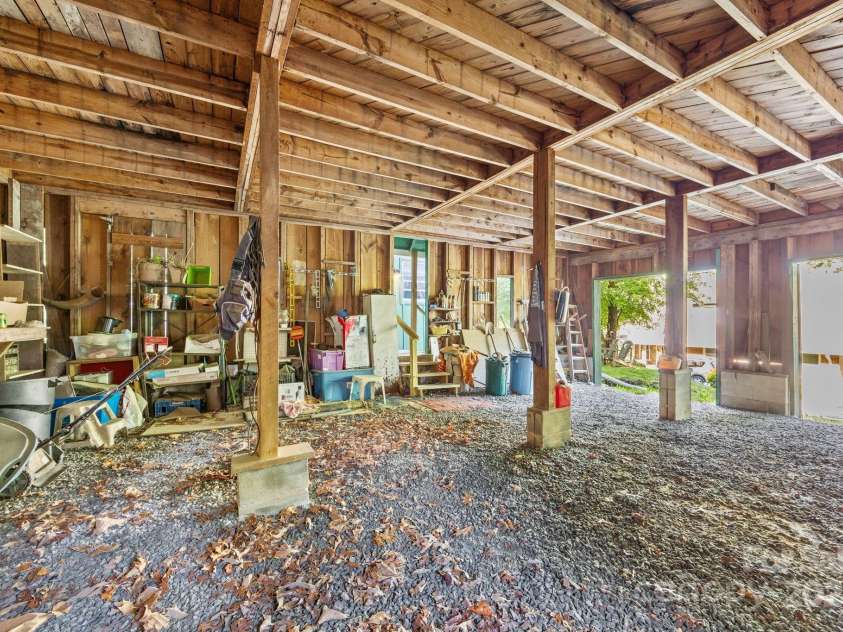 206 Carolina Avenue, Hendersonville, NC 28739.  MLS# CAR4279554, YatesRealty ID 27054. 