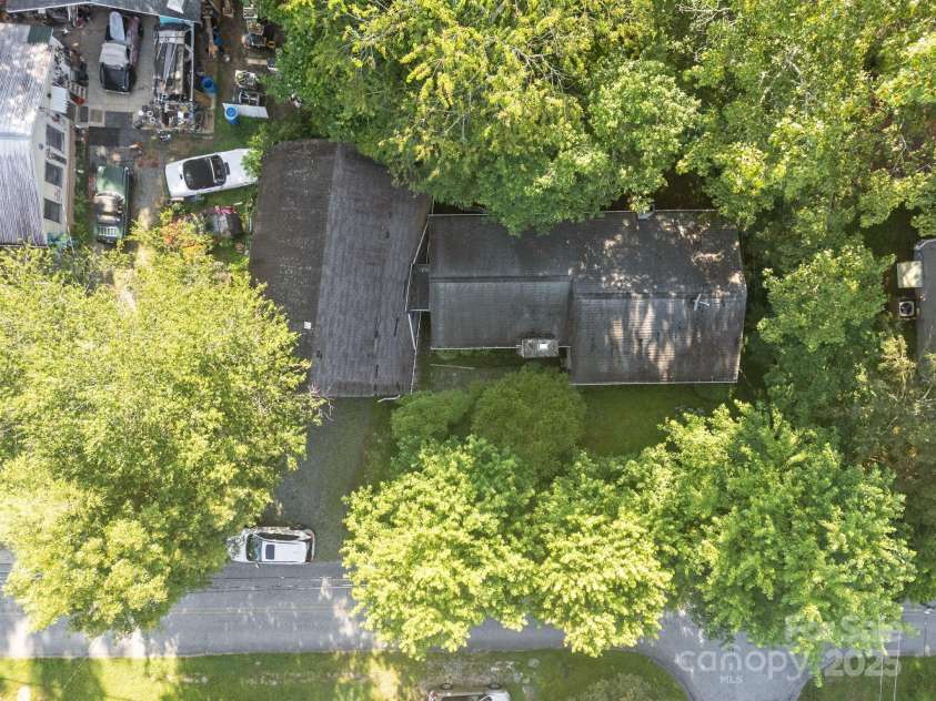 206 Carolina Avenue, Hendersonville, NC 28739.  MLS# CAR4279554, YatesRealty ID 27054. 