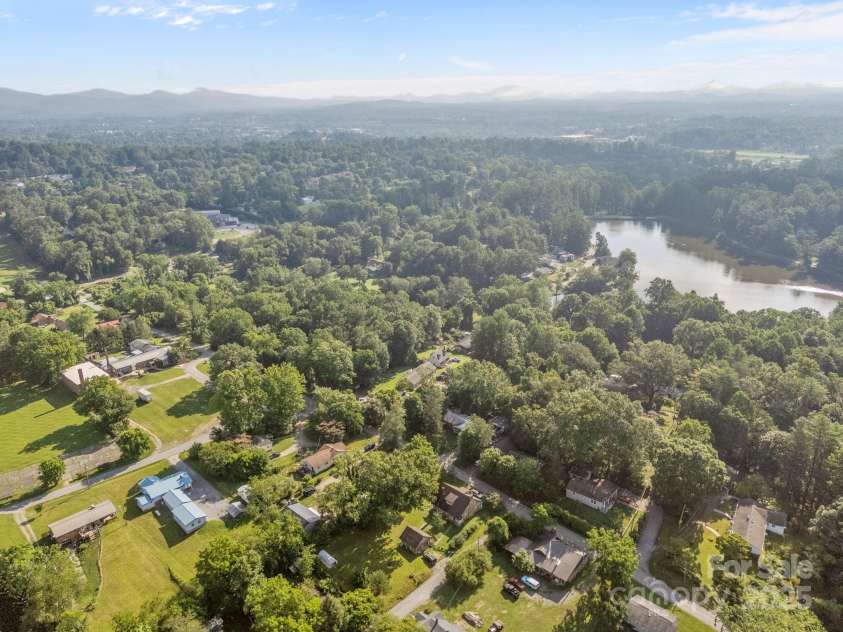 206 Carolina Avenue, Hendersonville, NC 28739.  MLS# CAR4279554, YatesRealty ID 27054. 