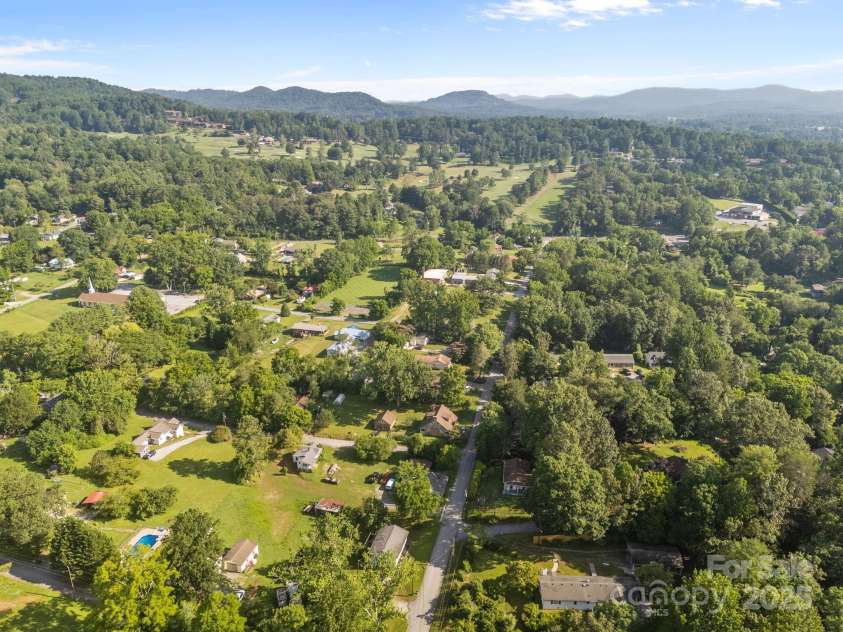 206 Carolina Avenue, Hendersonville, NC 28739.  MLS# CAR4279554, YatesRealty ID 27054. 