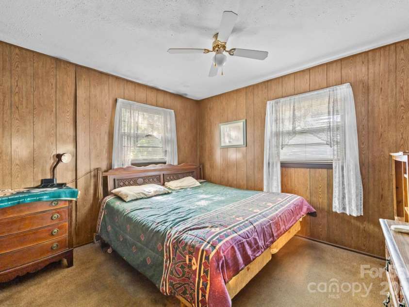 206 Carolina Avenue, Hendersonville, NC 28739.  MLS# CAR4279554, YatesRealty ID 27054. Bedroom #3