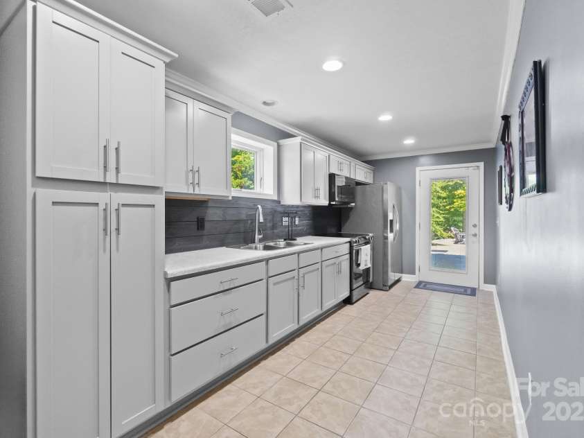 313 Sunset View Court, York, SC 29745.  MLS# CAR4274694, YatesRealty ID 27055. 